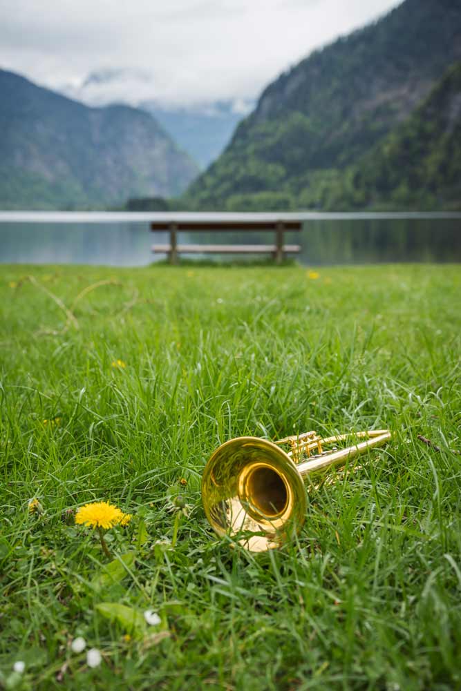 co_Klaus_Krumboeck Trompete auf der Liegewiese am Hallstättersee